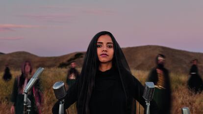 La rapera Sonita Alizadeh, fotografiada por Emmanuel Lubezki para el calendario Lavazza 2022 I Can Change the World (Puedo cambiar el mundo).