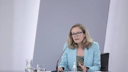 La vicepresidenta primera del Gobierno y ministra de Asuntos Económicos, Nadia Calviño, en el Consejo de Ministros del 27 de julio de 2021, en Madrid.