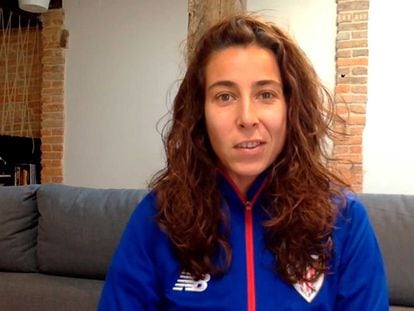 Ainhoa Tirapu, capitana del Athletic, este miércoles en rueda de prensa virtual desde su casa.