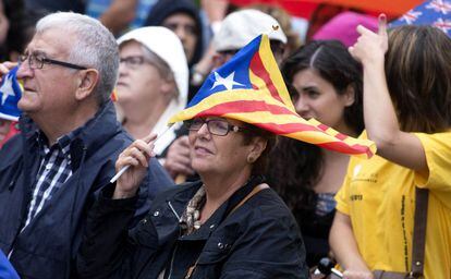 La lluvia ha deslucido el acto oficial de la Diada en el el Parc de la Ciutadella de Barcelona.