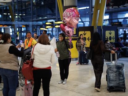 Viajeros en el aeropuerto de Madrid-Barajas, este miércoles.