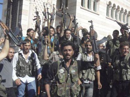 Milicianos del Ejército Sirio Libre (ESL) en Azzaz, en la provincia de Alepo.