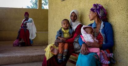 Madres e hijos en el Hospital Rural de Gambo, aislado entre bosques a 245 kilómetros al sureste de Addis Abeba (capital de Etiopía).