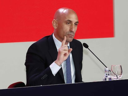 Luis Rubiales, durante la reunión de este martes en la Ciudad del Fútbol entre la federación y los clubes de la Primera RFEF. / Eidan Rubio (RFEF)
