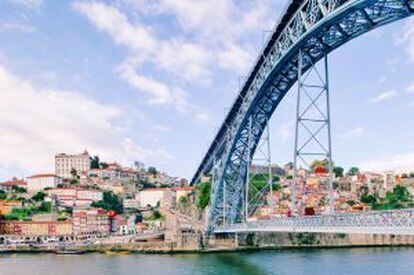 El río Duero y el puente Don Luis I, en Oporto.