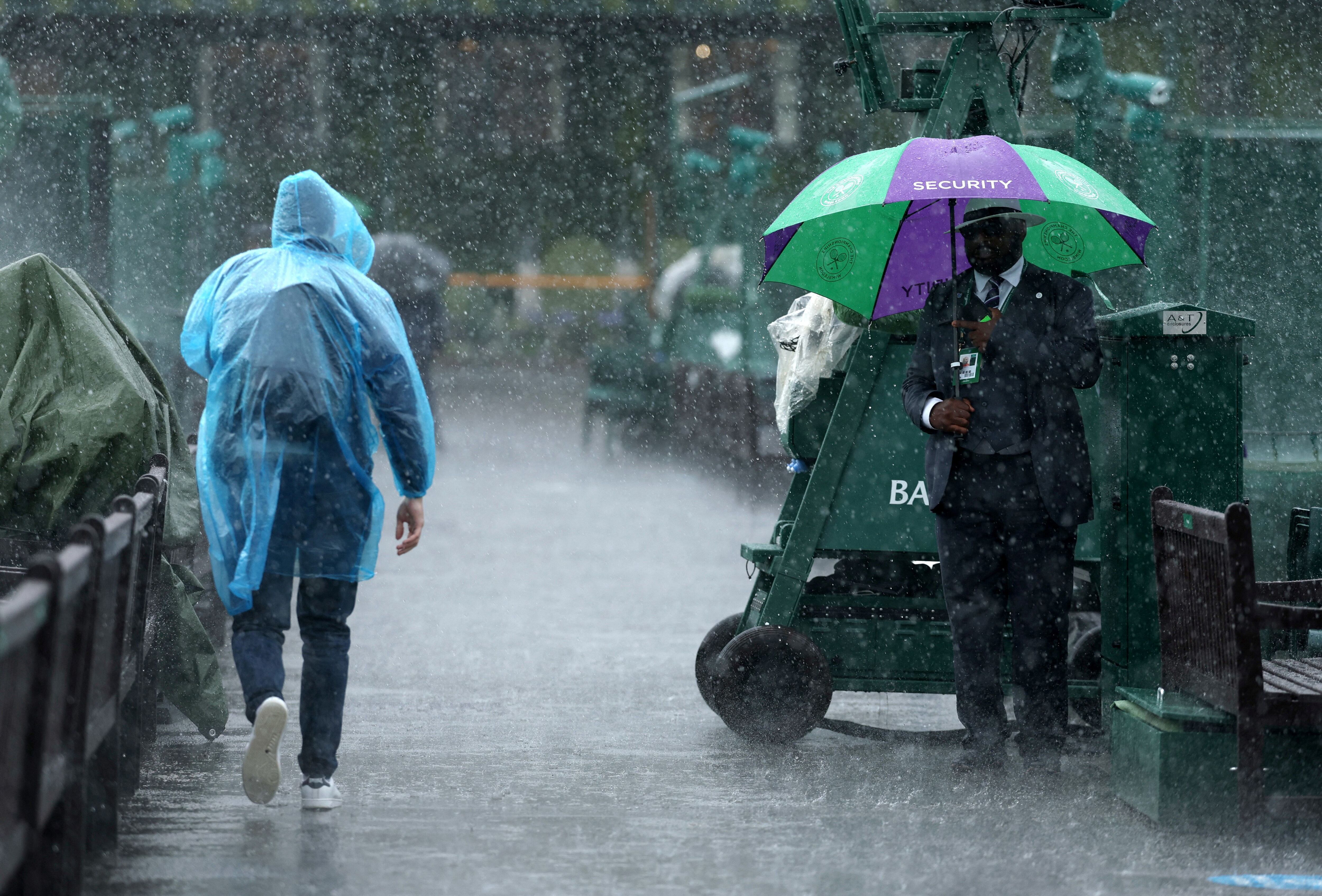 Un Wimbledon a cubierto y bajo agua, mucha agua