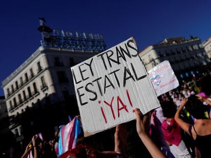 Protesta a favor de los derechos de las personas trans, en julio de 2020 en Madrid.