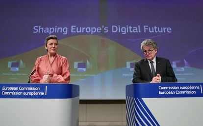 La vicepresidenta ejecutiva de la Comisión, Margrethe Vestager, y el comisario Thierry Breton, el pasado mes de febrero en Bruselas.