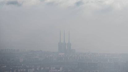 Contaminación sobre Barcelona, en una imagen de 2017.