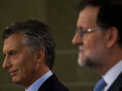 El presidente de Argentina, Mauricio Macri, junto al jefe del Ejecutivo espa&ntilde;ol, Mariano Rajoy. REUTERS