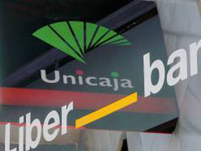 Doble exposición de los logotipos de las entidades Unicaja y Liberbank.