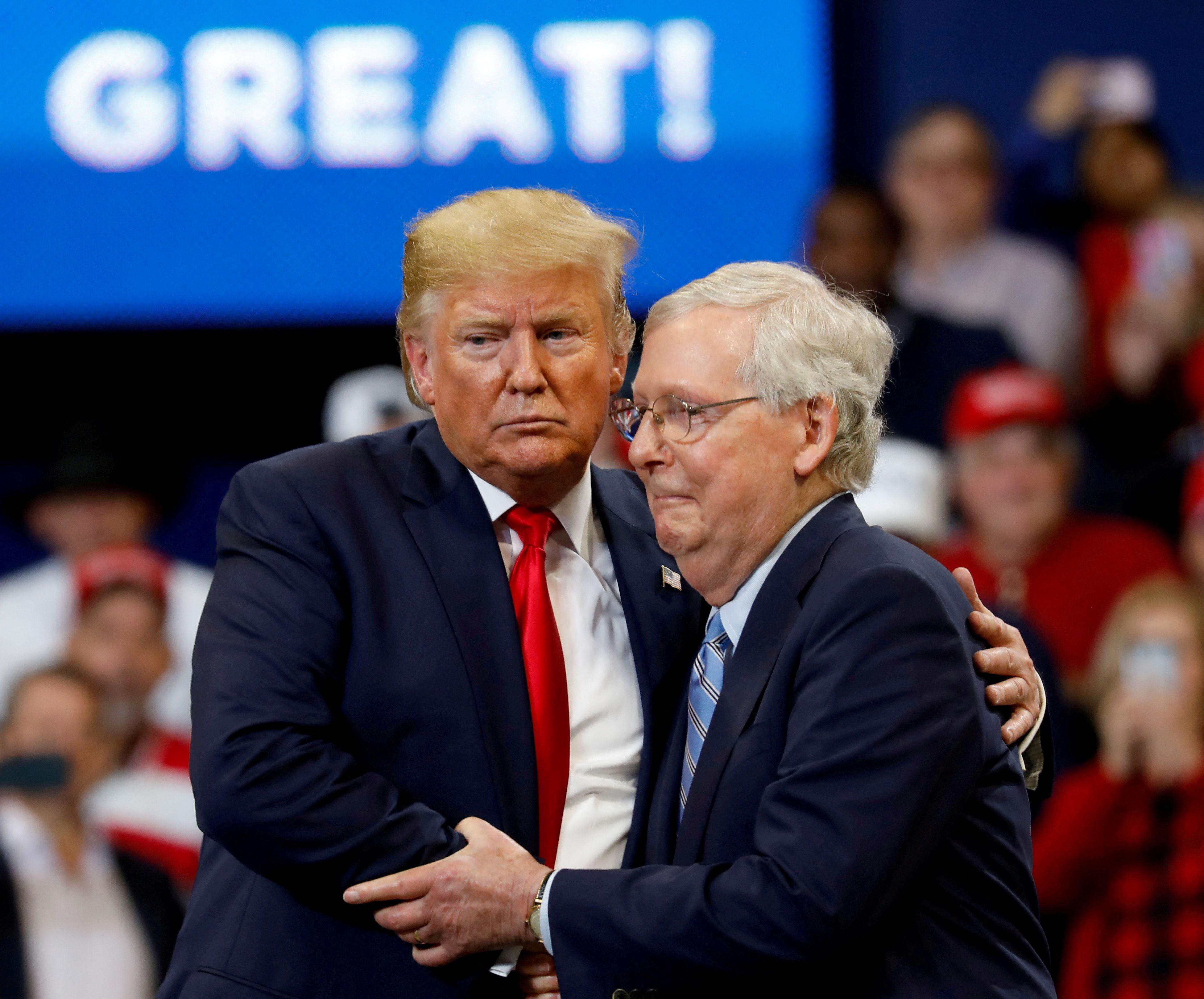 Mitch McConnell y Donald Trump en un mitin en Lexington (Kentucky), el 4 de noviembre de 2019. 