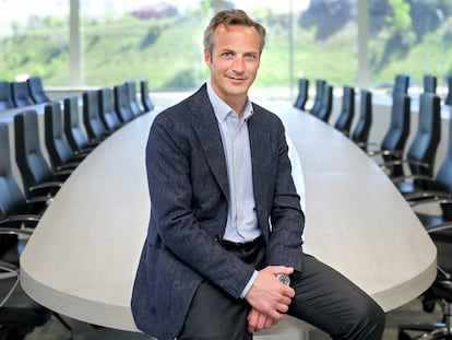 Samsung Electronics ha nombrado a Álvaro Uriarte nuevo vicepresidente para electrónica de consumo para España. Cuenta con más de 25 años de experiencia tanto en mercados de consumo como B2B. Además, ha desempeñado cargos de responsabilidad para empresas multinacionales como Philips y Adidas, donde ha ejercido funciones ejecutivas a nivel regional e internacional. Es graduado en Business por el European Business Programme.