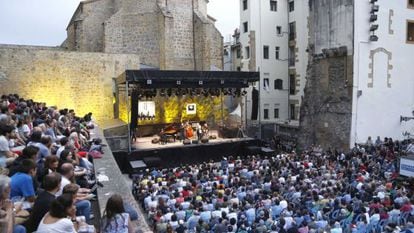 Concierto del Jazzaldia en una edición pasada, en la plaza de la Trinidad en San Sebastián.