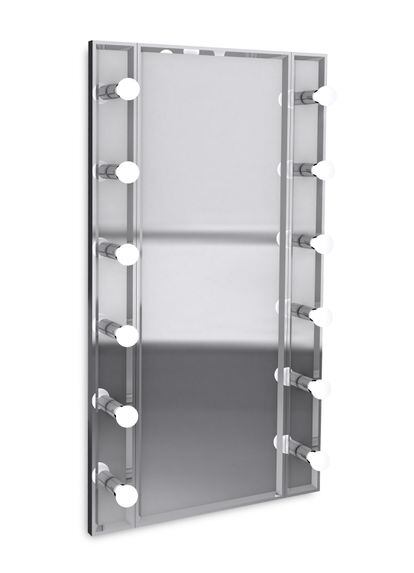 Un espejo fabricado a medida de Pujol Iluminación.