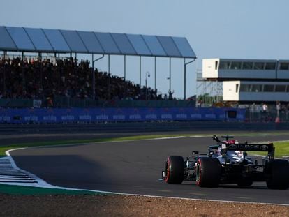 Lewis Hamilton en el circuito de Silverstone.