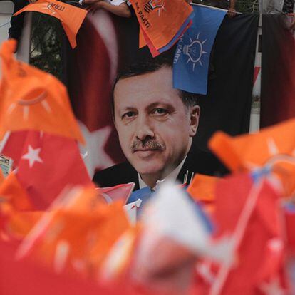 Cartel con la imagen de Recep Tayyip Erdogan, el primer ministro turco, en un mitin en junio en Diyarbakir.