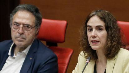 La consejera de Justicia, Gemma Ubasart, junto al secretario de Medidas Penales, Amand Calderó, comparece ante el Parlament.