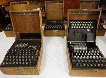 Varias máquinas descifradoras depositadas en el Cuartel General del Ejército.