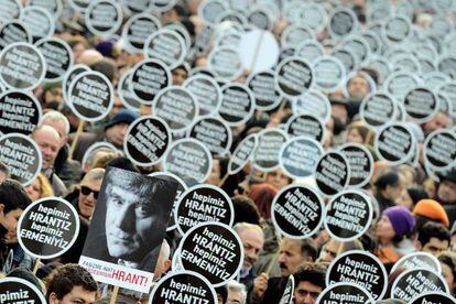 Manifestaci&oacute;n en Estambul bajo el lema: &ldquo;Todos somos armenios, todos somos Hrant Dink.