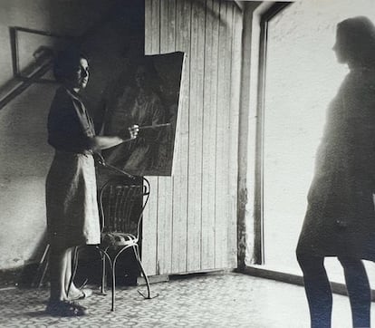 Rosario de Velasco pinta a su sobrina, hacia 1943.