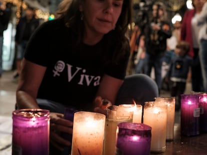 Un momento de la concentración celebrada el pasado lunes en Las Palmas de Gran Canaria para condenar el asesinato machista de una mujer en Adeje (Tenerife) cometido el día anterior.
