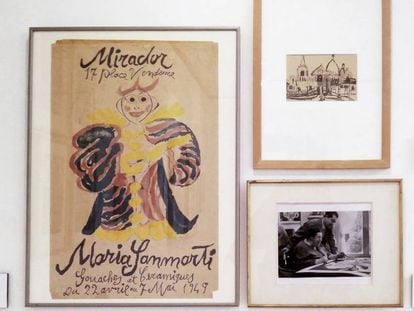 Obras de Maria Sanmartí en la exposición de la Fundació Apel·les Fenosa. En la foto de la derecha, abajo, la artista con su hijo, el pintor Antoni Clavé.