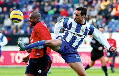 Pablo Amo (a la derecha), durante un partido.