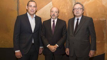 Manuel Mirat, consejero delegado de PRISA, Javier Monzón, actual vicepresidente y Manuel Polanco, presidente del grupo