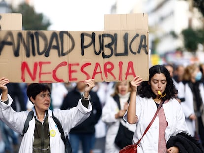 Manifestación organizada por el sindicato de médicos Amyts en apoyo de la huelga de médicos y pediatras de Atención Primaria.