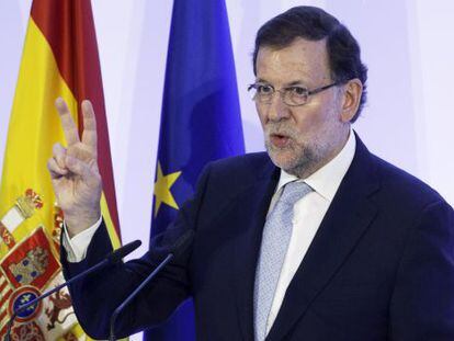 El presidente del Gobierno, Mariano Rajoy, durante la reuni&oacute;n que ha mantenido en Sevilla con empresarios andaluces.