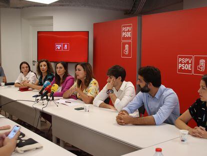 La portavoz socialista, Sandra Gómez, con el resto del grupo municipal de Valencia en una imagen tomada en septiembre.