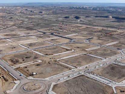 Obras en el desarrollo urbanístico de Los Berrocales, en Madrid.