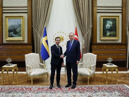 Ulf Kristersson (izquierda) y Recep Tayyip Erdogan, este martes en el Palacio Presidencial de Ankara.