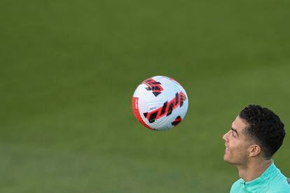 Cristiano Ronaldo, el lunes en un entrenamiento con la selección portuguesa en Lisboa.