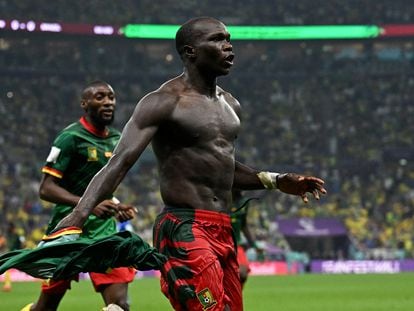 Soccer Football - FIFA World Cup Qatar 2022 - Group G - Cameroon v Brazil - Lusail Stadium, Lusail, Qatar - December 2, 2022 Cameroon's Vincent Aboubakar celebrates scoring their first goal REUTERS/Dylan Martinez     TPX IMAGES OF THE DAY