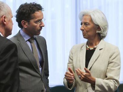 Christine Lagarde (derecha) conversa con Dijsselbloem.