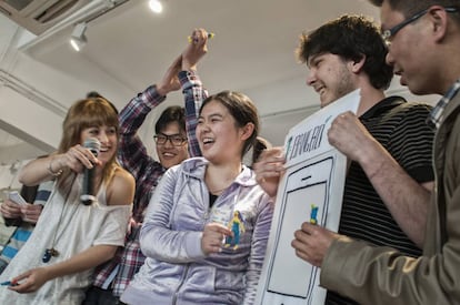 Estudiantes chinos y españoles participan en un concurso de ideas empresariales organizado en Shanghái por la Universidad de Mondragón.