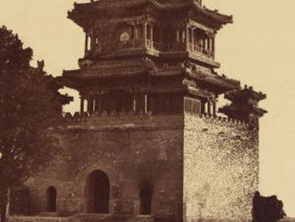 El palacio de Verano de Beijing, fotografiado por Felice Beato en 1860.