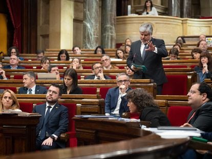 Albert Batet, presidente del grupo de Junts per Catalunya, durante la sesión de control al president Pere Aragonès.