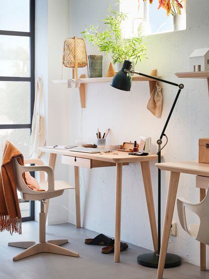 The Ikea Lisabo desk.