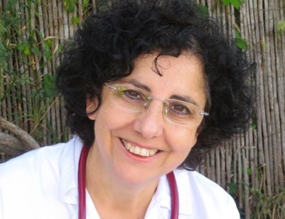 Carmen Sánchez Alegría, médica especialista en Urgencias y autora de 'El amor es la mejor medicina'.