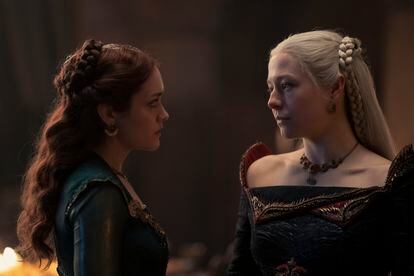 Olivia Cooke (izquierda) y Emma D'Arcy, en 'La casa del dragón'.