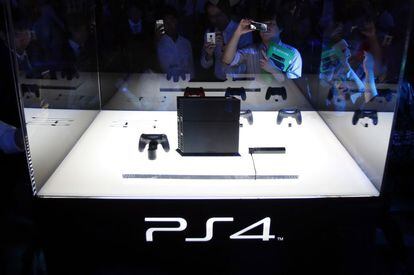 La nueva PlayStation 4 se exhibe en Tokio