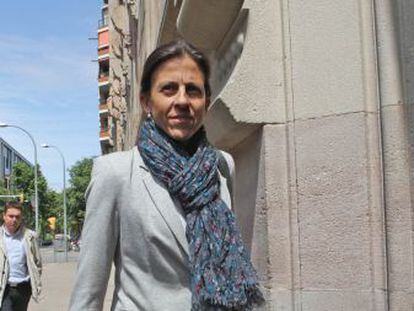Anna Vidal, esposa de Oriol Pujo entrando a la Audiencia de Barcelona.