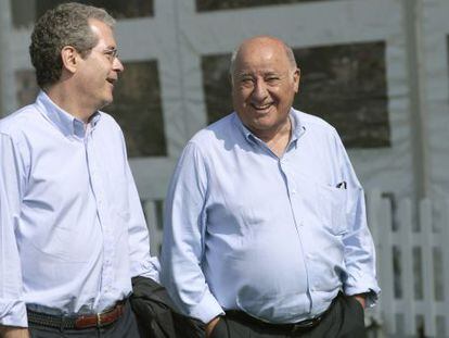 Amancio Ortega, a la derecha, junto a Pablo Isla, presidente de Inditex.