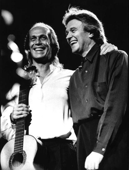 John McLaughlin formó con Paco de Lucía y Al Di Meola un trío musical con el que recorrieron escenarios de todo el mundo. En 1991, el británico coincidió con el gaditano en el festival 'Leyendas de la guitarra' de Sevilla. Cinco años más tarde el trío se reunió para grabar un disco y realizar una gira mundial.