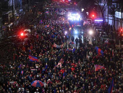 Decenas de miles de simpatizantes de San Lorenzo marchan en Buenos Aires hacia el predio donde hasta 1979 estuvo el estadio del club.