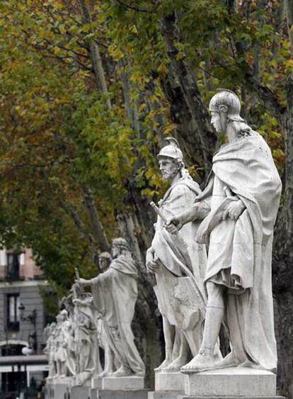 Estatuas de los reyes godos en la madrileña plaza de Oriente.