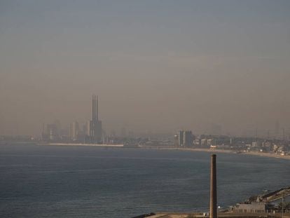 Barcelona y Sant Adrià, bajo la contaminación.